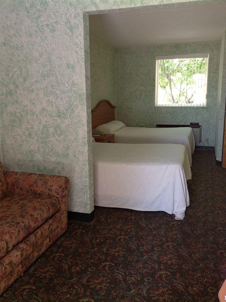 Ourguest Inn And Suites Catawba Island Порт Клинтон Экстерьер фото